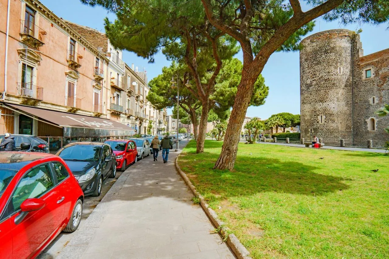 Castle Living Apartment Catania 0*,